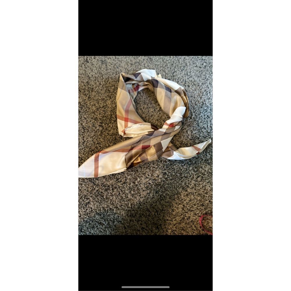 Beautiful plaid scarf/ shawl/whatever - Picture 13 of 13